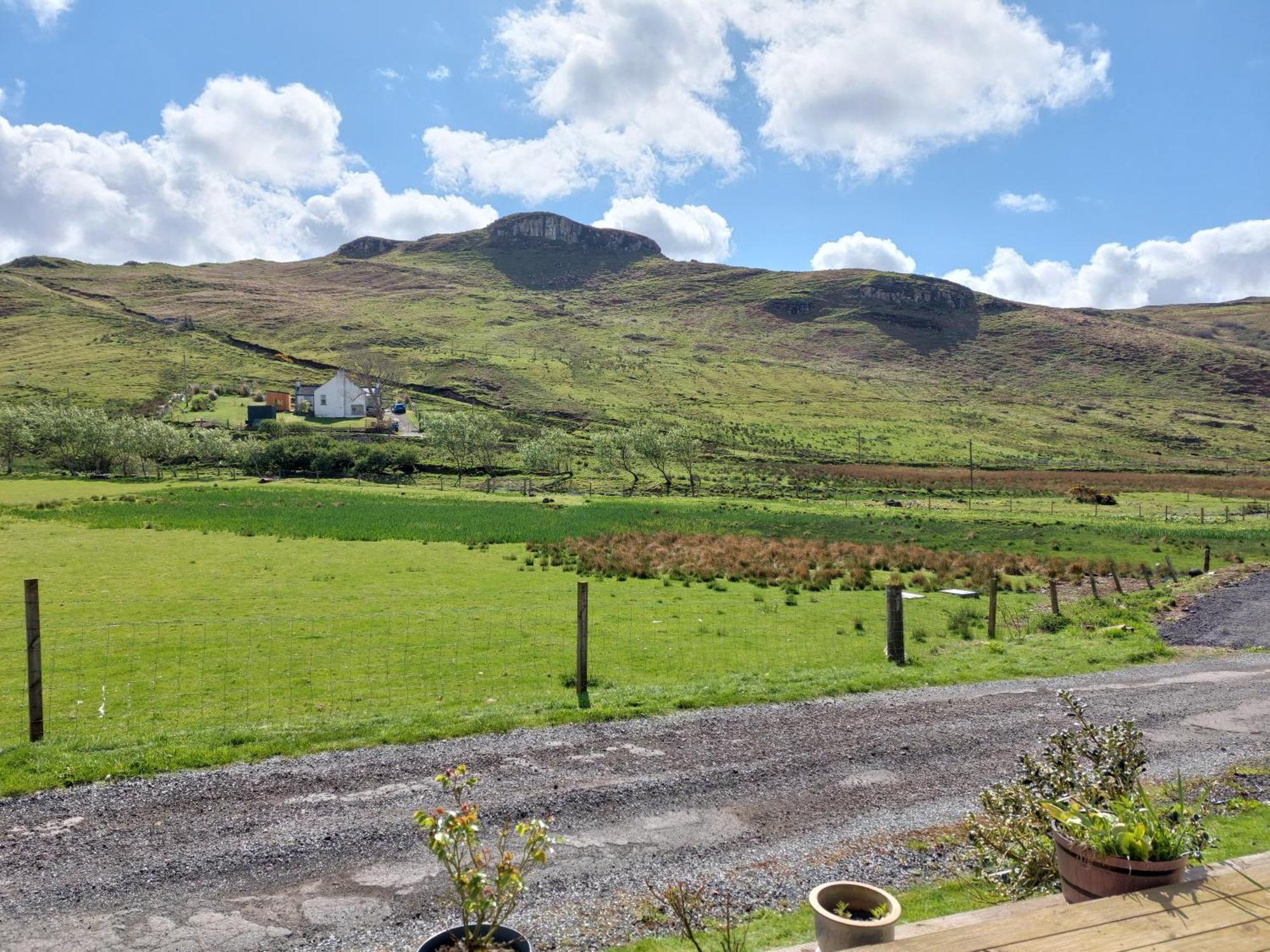Crofters Cabin Bracadale ภายนอก รูปภาพ