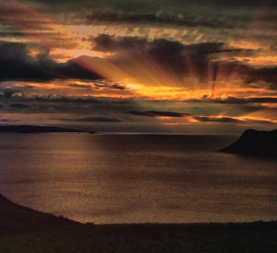 Crofters Cabin Bracadale ภายนอก รูปภาพ